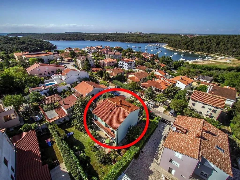 Apartments With A Parking Space Banjole, Pula - 17097