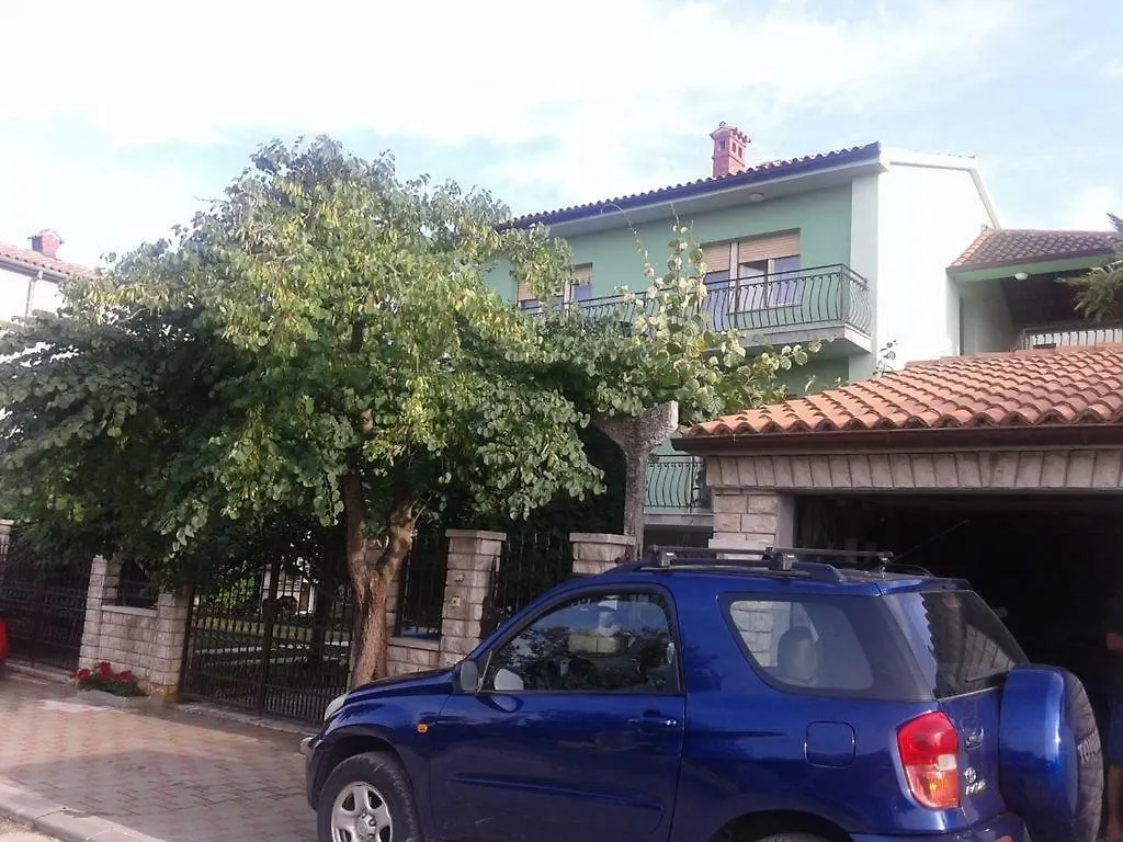 Apartments With A Parking Space Banjole, Pula - 17097 Croatia